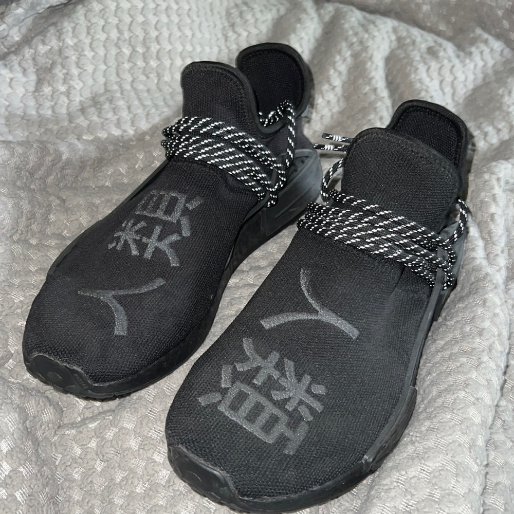 Triple black adidas Pharrell Williams nmd